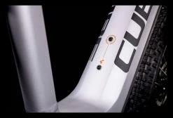 VTT Électrique Semi-Rigide Cube Reaction Hybrid SL 750 Shimano Deore/XT 12V 750 Wh 29'' Argent / Orange 2022 14 VTT Électrique Semi-Rigide Cube Reaction Hybrid SL 750 Shimano Deore/XT 12V 750 Wh 29'' Argent / Orange 2022 -Vélo Soldes unnamed file 1190