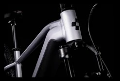 VTT Électrique Semi-Rigide Cube Reaction Hybrid SL 750 Shimano Deore/XT 12V 750 Wh 29'' Argent / Orange 2022 15 VTT Électrique Semi-Rigide Cube Reaction Hybrid SL 750 Shimano Deore/XT 12V 750 Wh 29'' Argent / Orange 2022 -Vélo Soldes unnamed file 1191