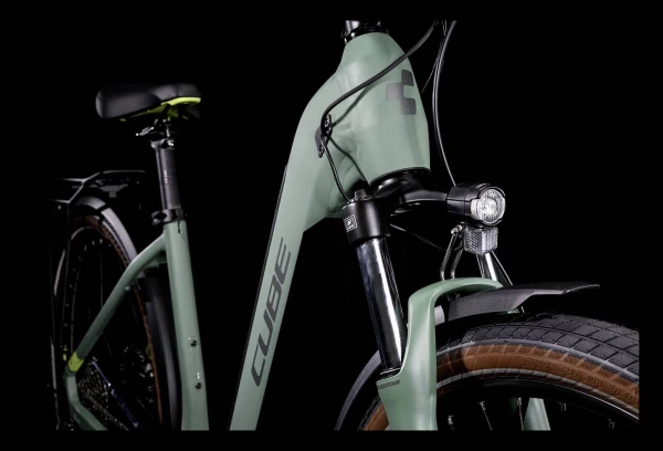 Vélo De Ville Électrique Cube Touring Hybrid One 625 Easy Entry Shimano Alivio 9V 625 Wh 700 Mm Vert Sharp 2022 10 Vélo De Ville Électrique Cube Touring Hybrid One 625 Easy Entry Shimano Alivio 9V 625 Wh 700 Mm Vert Sharp 2022 – Image 8