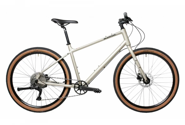Vélo Fitness Kona Dew Plus SE Shimano Deore 10V 650b Beige Gloss Sand 2022 2 Vélo Fitness Kona Dew Plus SE Shimano Deore 10V 650b Beige Gloss Sand 2022