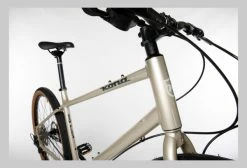 Vélo Fitness Kona Dew Plus SE Shimano Deore 10V 650b Beige Gloss Sand 2022 12 Vélo Fitness Kona Dew Plus SE Shimano Deore 10V 650b Beige Gloss Sand 2022 -Vélo Soldes unnamed file 365