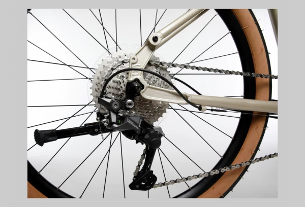 Vélo Fitness Kona Dew Plus SE Shimano Deore 10V 650b Beige Gloss Sand 2022 7 Vélo Fitness Kona Dew Plus SE Shimano Deore 10V 650b Beige Gloss Sand 2022 – Image 6