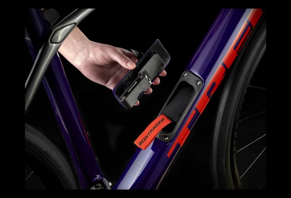 Vélo De Route Trek Domane SL 6 Disc Shimano Ultegra R8000 Purple Abyss/Trek Black 2021 7 Vélo De Route Trek Domane SL 6 Disc Shimano Ultegra R8000 Purple Abyss/Trek Black 2021 – Image 5