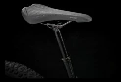 VTT Semi Rigide Trek Roscoe 6 27.5+ Shimano Deore 10V Lithium Grey/Cobra Blood 2021 Gris / Rouge -Vélo Soldes unnamed file 8650